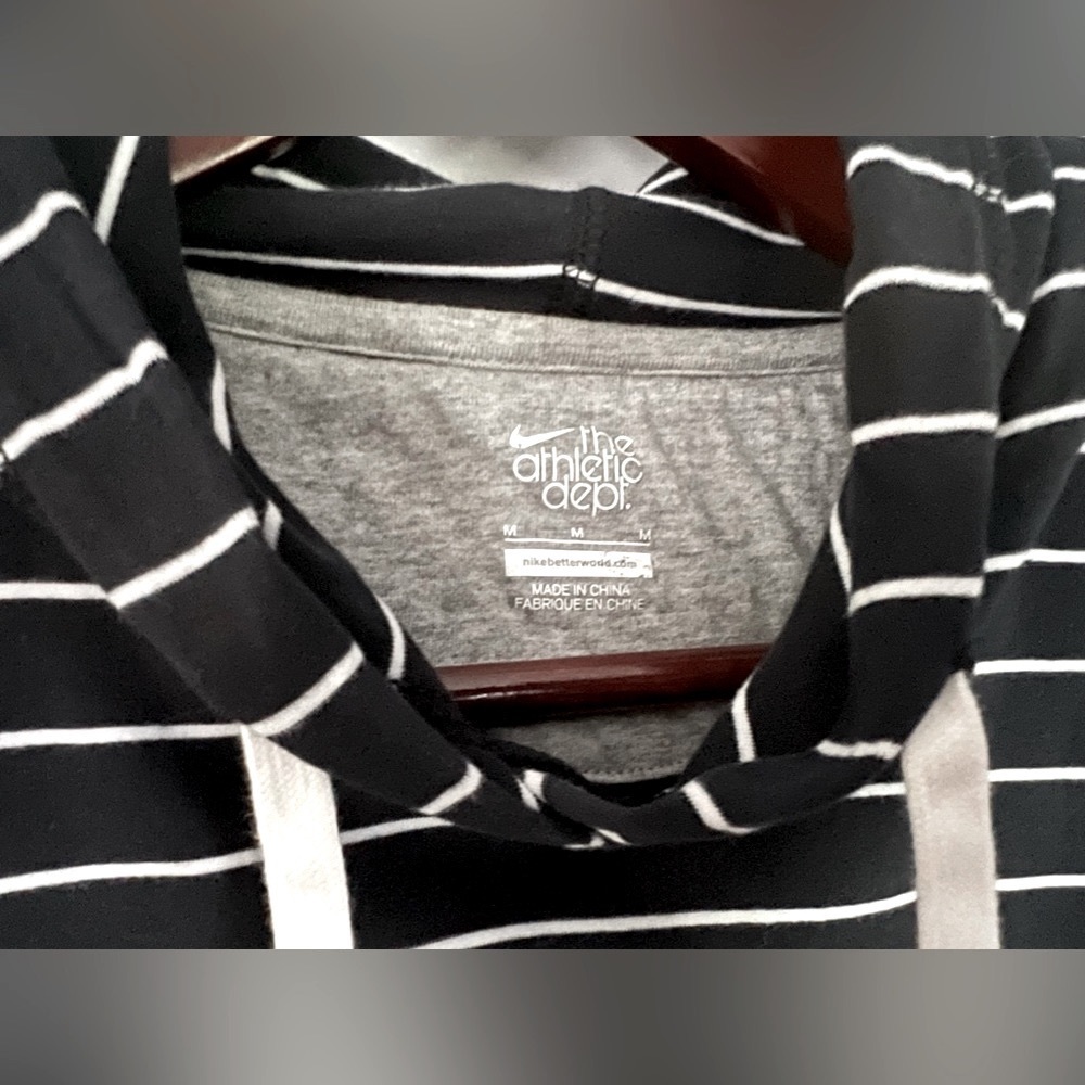 Nike Women’s Pull Over Hoodie - Picture 4 of 6